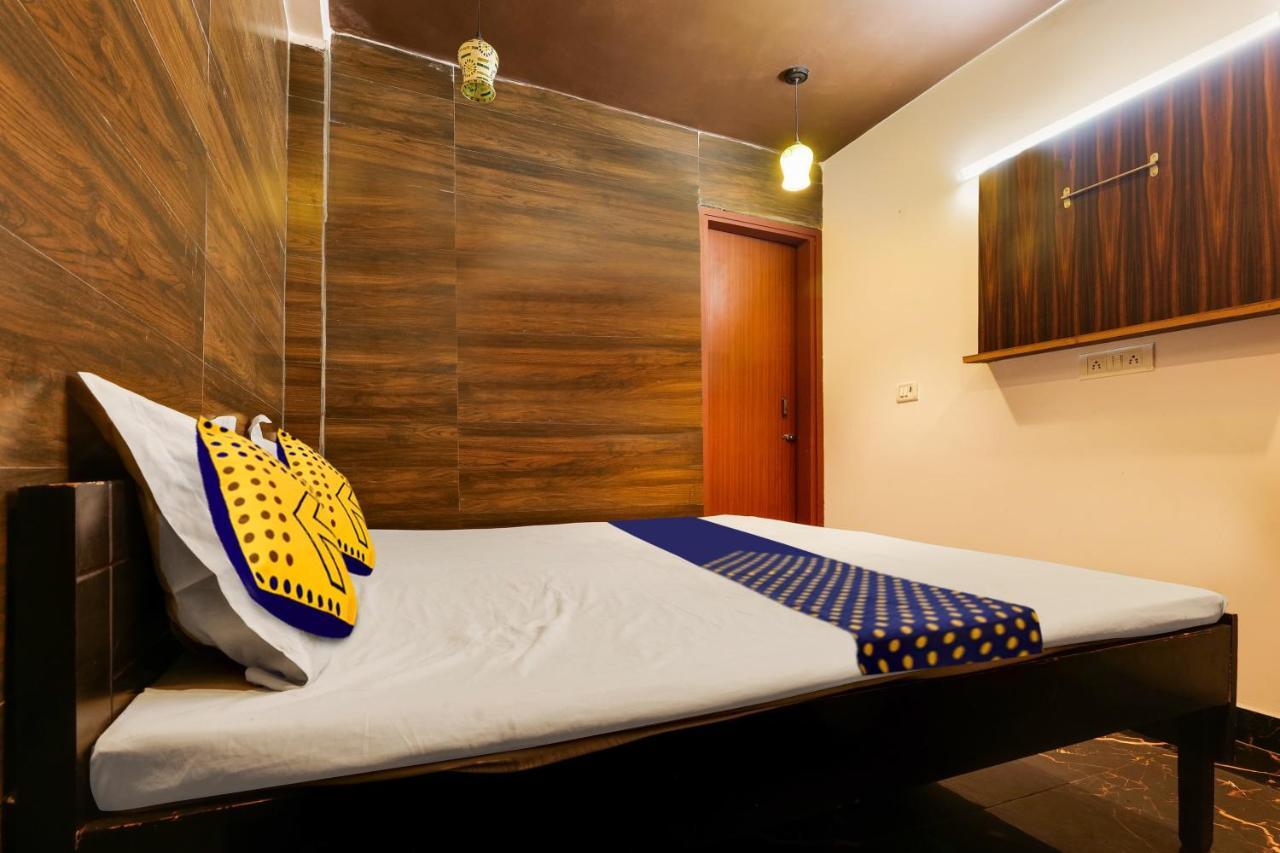 Oyo Flagship 81486 Hotel Mahalaxmi Guesthouse New Delhi Buitenkant foto