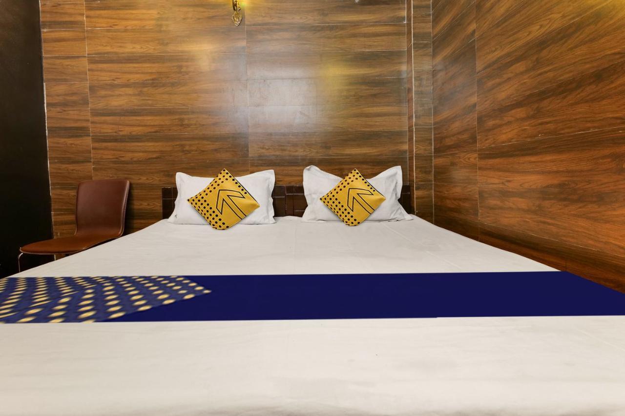 Oyo Flagship 81486 Hotel Mahalaxmi Guesthouse New Delhi Buitenkant foto